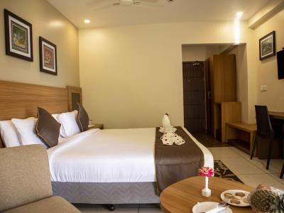 Deluxe Room with Balcony Side Sea View