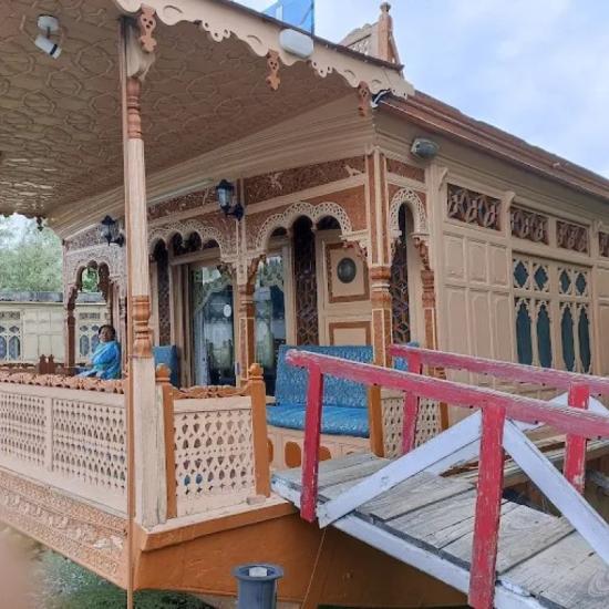 Dawn Group of Houseboats