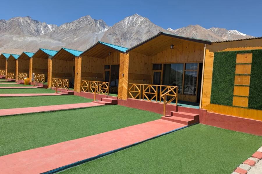 Pangong Pearl