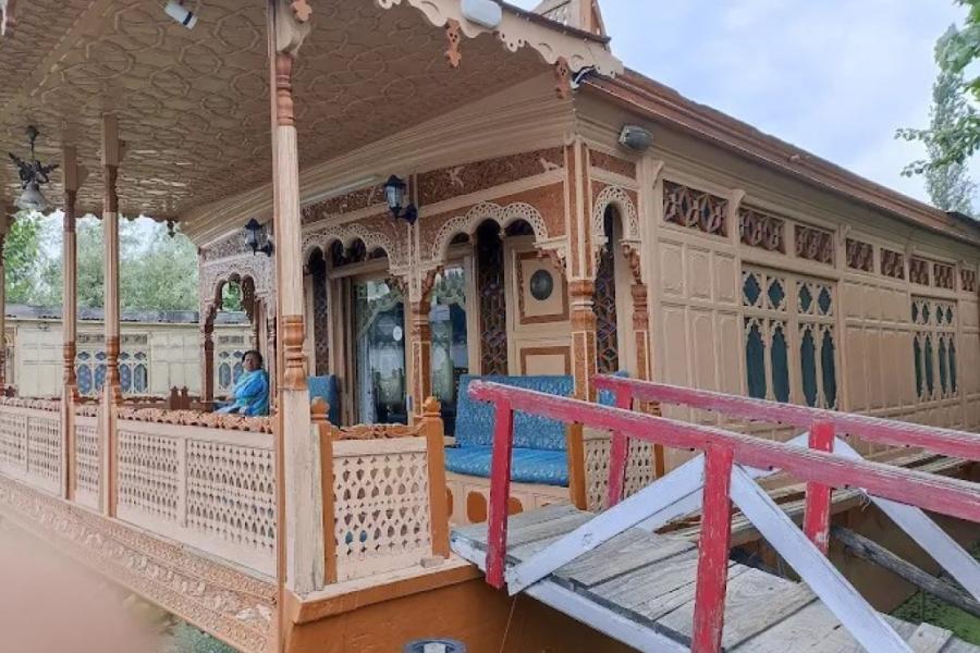 Dawn Group of Houseboats